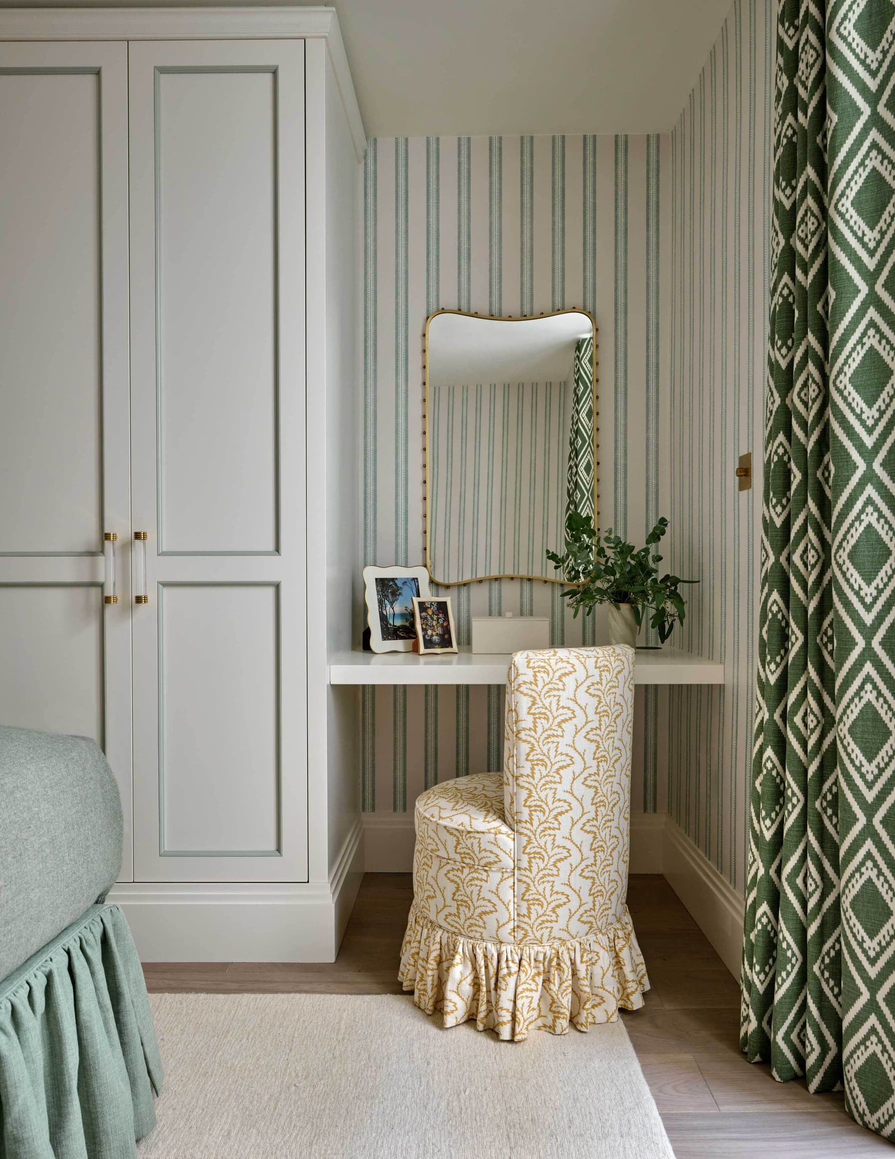 39 CHHI Chelsea Guest Bedroom